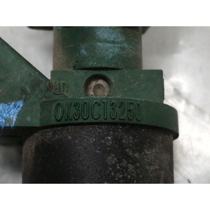Recambio de inyector para kia rio ls berlina referencia OEM IAM 0K30C13250  