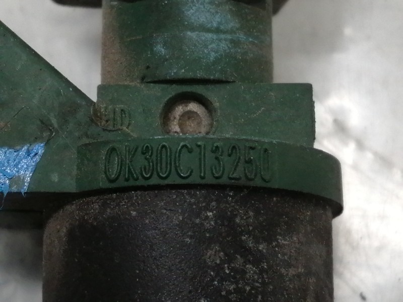 Recambio de inyector para kia rio ls berlina referencia OEM IAM 0K30C13250  