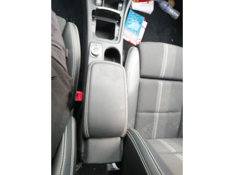 Recambio de apoyabrazos central para mercedes-benz clase gla (w156) gla 180 (156.942) referencia OEM IAM A1766804400 1327108B 