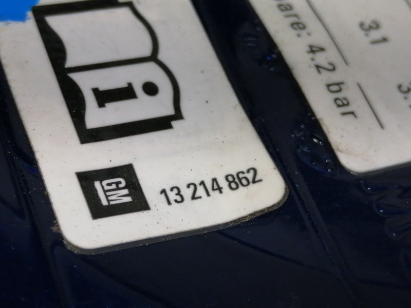 Recambio de tapa exterior combustible para opel zafira b cosmo referencia OEM IAM 13214862  