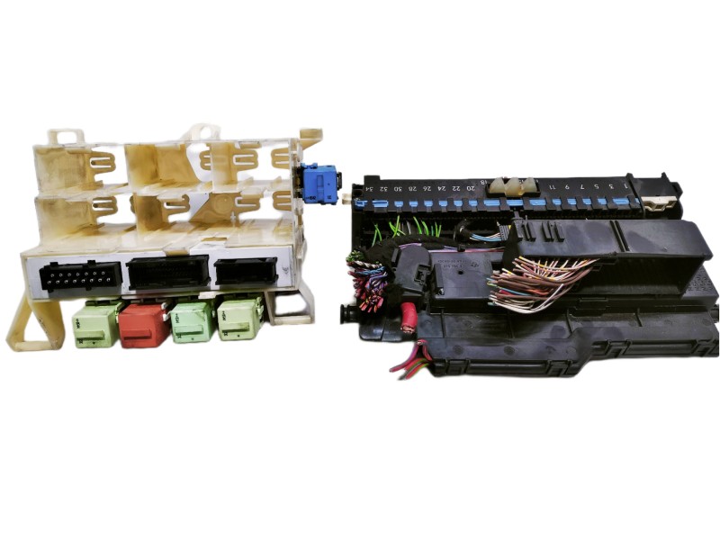 Recambio de caja reles / fusibles para bmw x3 (e83) 3.0 turbodiesel cat referencia OEM IAM 8364542 61356902269 
