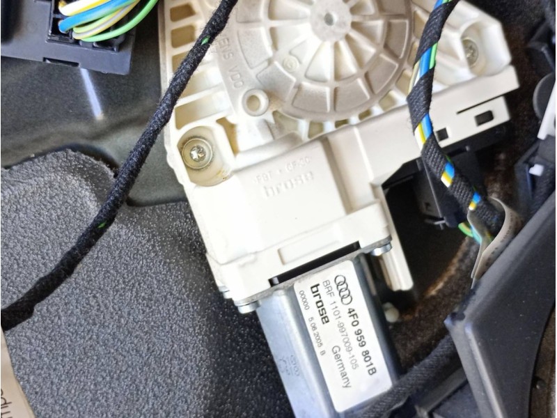 Recambio de elevalunas delantero izquierdo para audi a6 berlina (4f2) 2.0 tdi referencia OEM IAM   