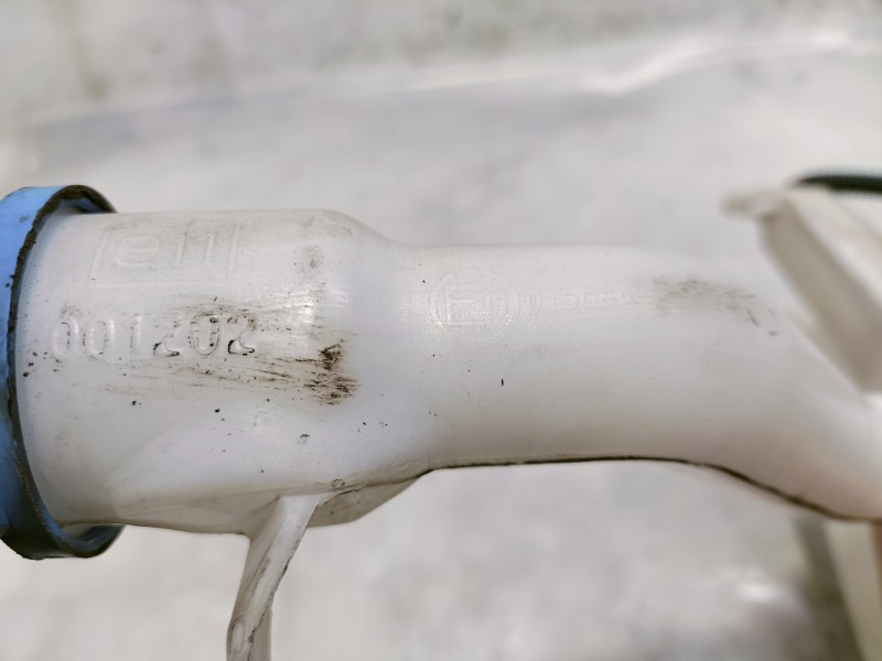 Recambio de deposito limpia para toyota auris luna referencia OEM IAM E11001202 E11015089 