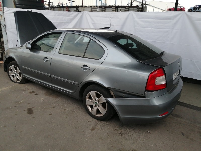 Recambio de caja cambios para skoda octavia berlina (1z3) ambition referencia OEM IAM LHW LHW2211 640071 5 VELOCIDADES