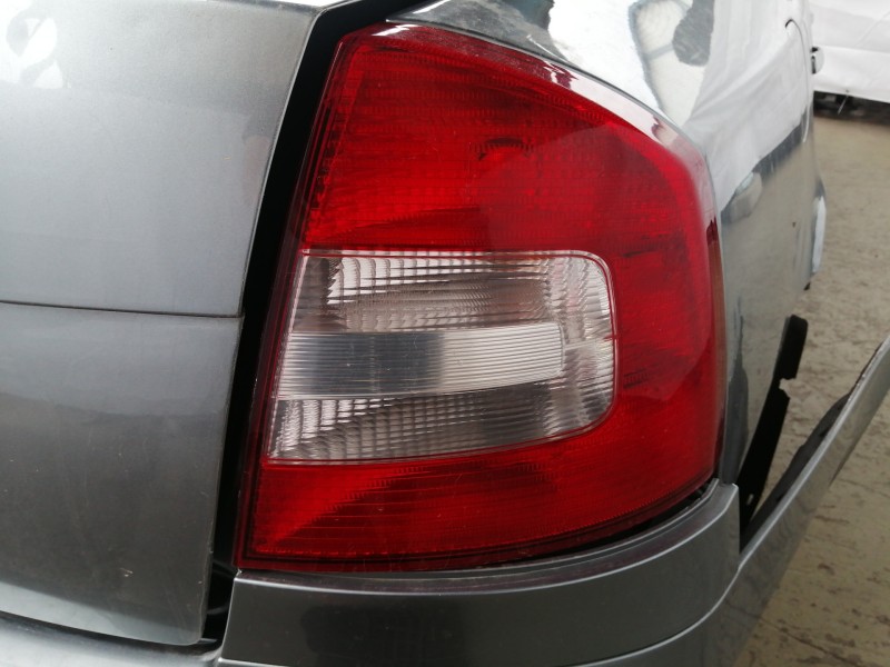 Recambio de piloto trasero derecho para skoda octavia berlina (1z3) ambition referencia OEM IAM 1Z5945112B 1Z5945112B VP4SHX13A6