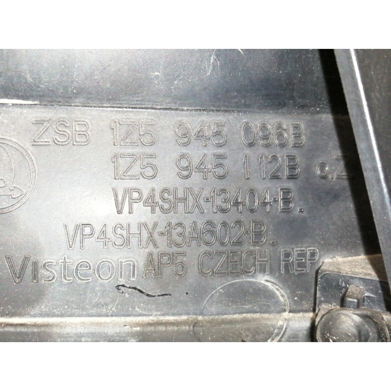 Recambio de piloto trasero derecho para skoda octavia berlina (1z3) ambition referencia OEM IAM 1Z5945112B 1Z5945112B VP4SHX13A6