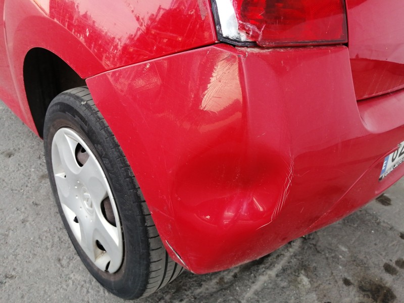 Recambio de paragolpes trasero para renault twingo authentique referencia OEM IAM   TOCADO. VER FOTO.