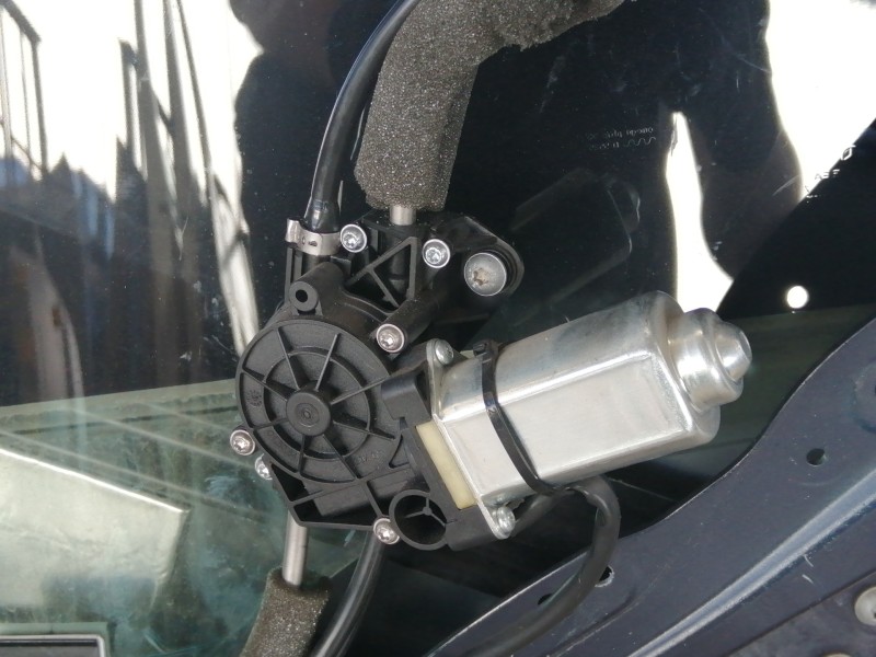 Recambio de puerta trasera derecha para mercedes-benz clase s (w221) berlina 600 (221.176) referencia OEM IAM   CON MOTOR PERSIA