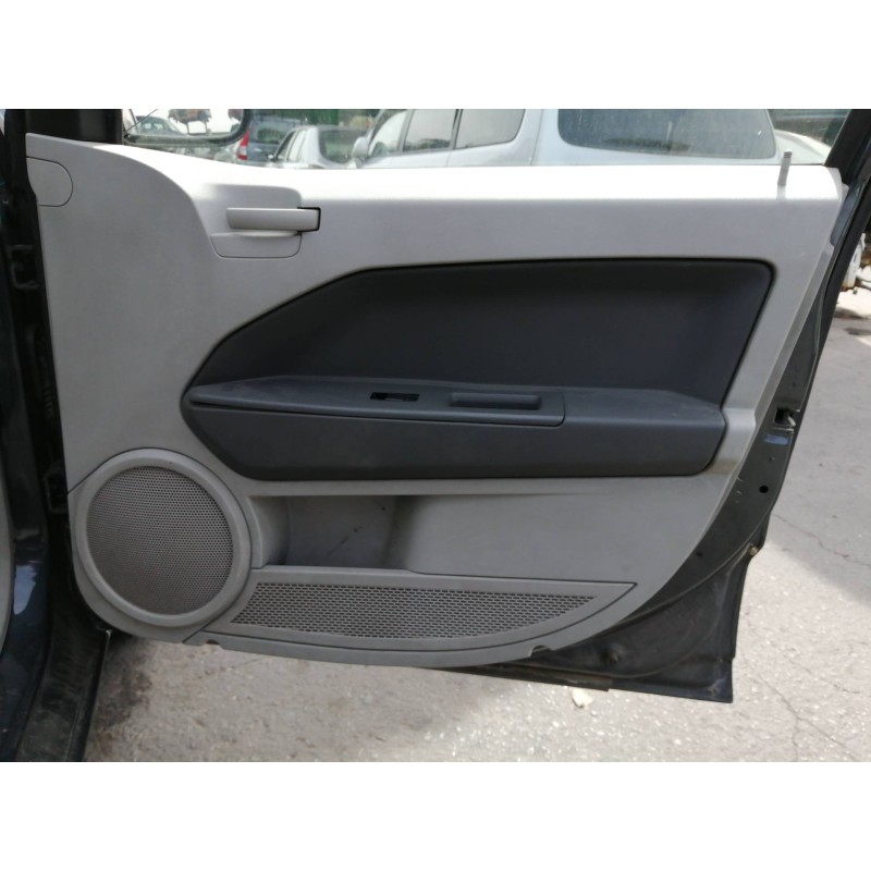 Recambio de guarnecido puerta delantera derecha para dodge caliber s referencia OEM IAM 0YE04BDAAA 1BD541DAAC 