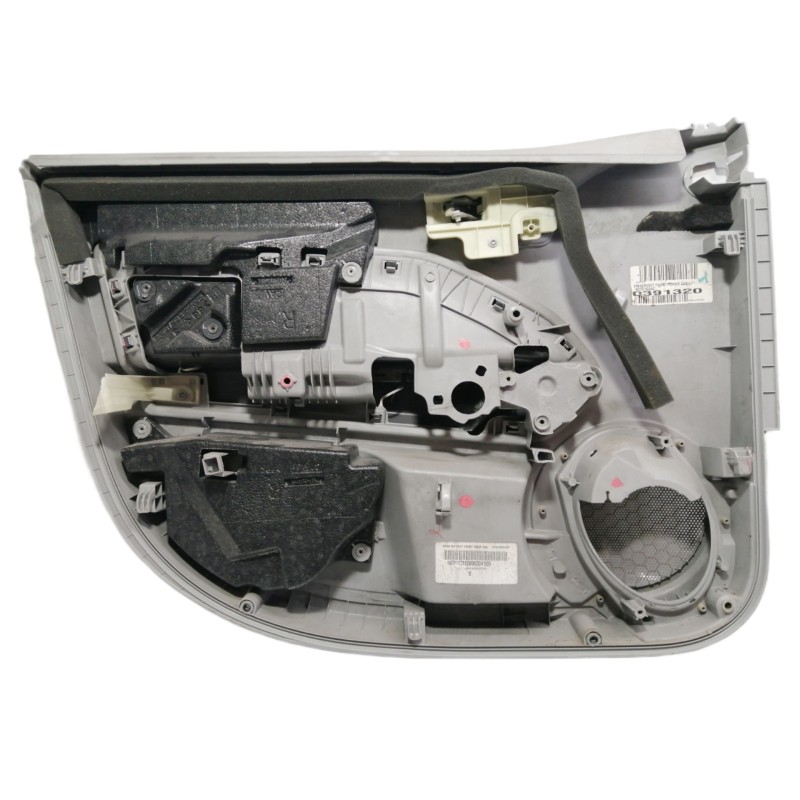 Recambio de guarnecido puerta delantera derecha para dodge caliber s referencia OEM IAM 0YE04BDAAA 1BD541DAAC 