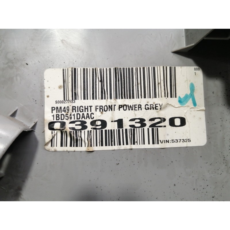 Recambio de guarnecido puerta delantera derecha para dodge caliber s referencia OEM IAM 0YE04BDAAA 1BD541DAAC 