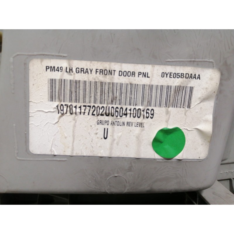 Recambio de guarnecido puerta delantera izquierda para dodge caliber s referencia OEM IAM 0YE05BDAAA 1BD551DAAC 