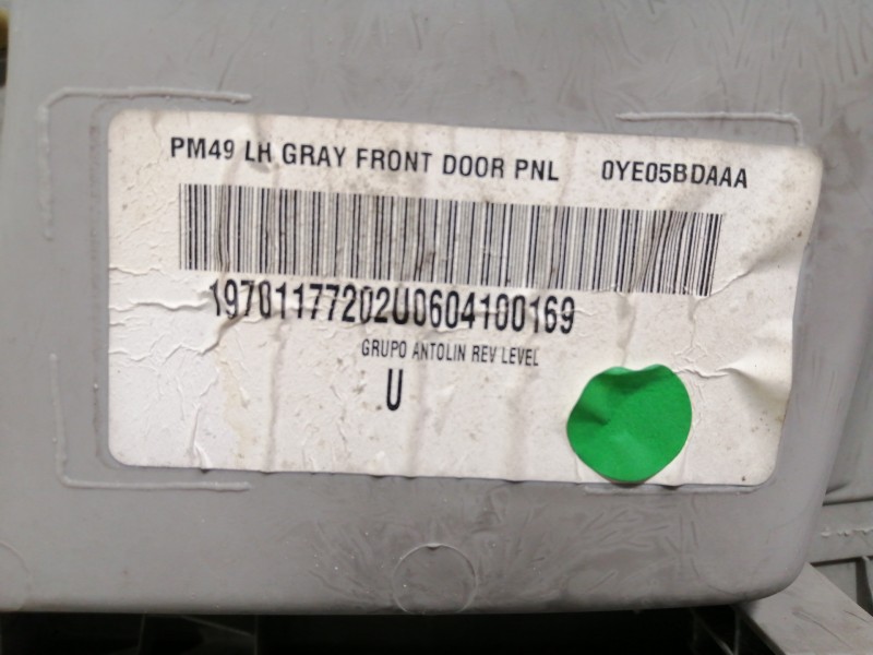 Recambio de guarnecido puerta delantera izquierda para dodge caliber s referencia OEM IAM 0YE05BDAAA 1BD551DAAC 