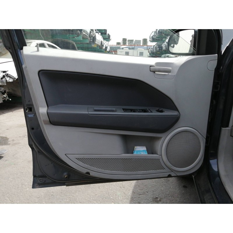 Recambio de guarnecido puerta delantera izquierda para dodge caliber s referencia OEM IAM 0YE05BDAAA 1BD551DAAC 