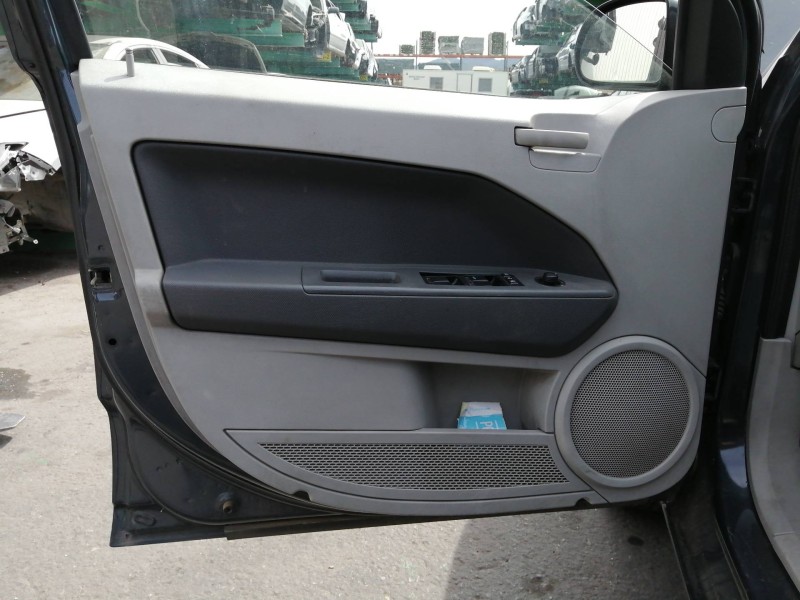 Recambio de guarnecido puerta delantera izquierda para dodge caliber s referencia OEM IAM 0YE05BDAAA 1BD551DAAC 