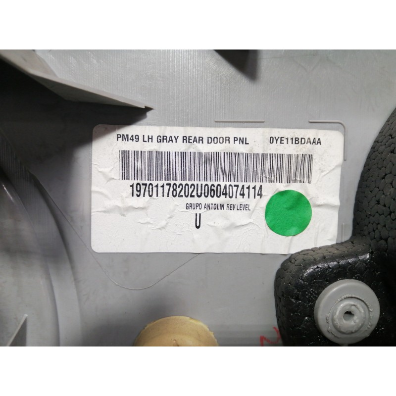 Recambio de guarnecido puerta trasera izquierda para dodge caliber s referencia OEM IAM 0YE11BDAAA 0YR051DAAC 