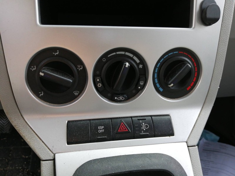 Recambio de mando calefaccion / aire acondicionado para dodge caliber s referencia OEM IAM P05058307AE  