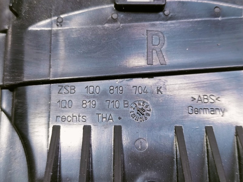 Recambio de rejilla aireadora para volkswagen scirocco (137) 2.0 tdi (103kw) referencia OEM IAM 1Q0819710B ZSB1Q0819704K 