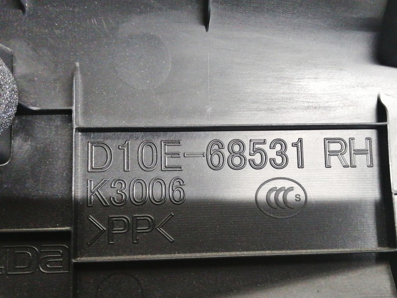 Recambio de guarnecido puerta trasera derecha para mazda cx-3 evolution referencia OEM IAM D10E68531 D24H68520C 