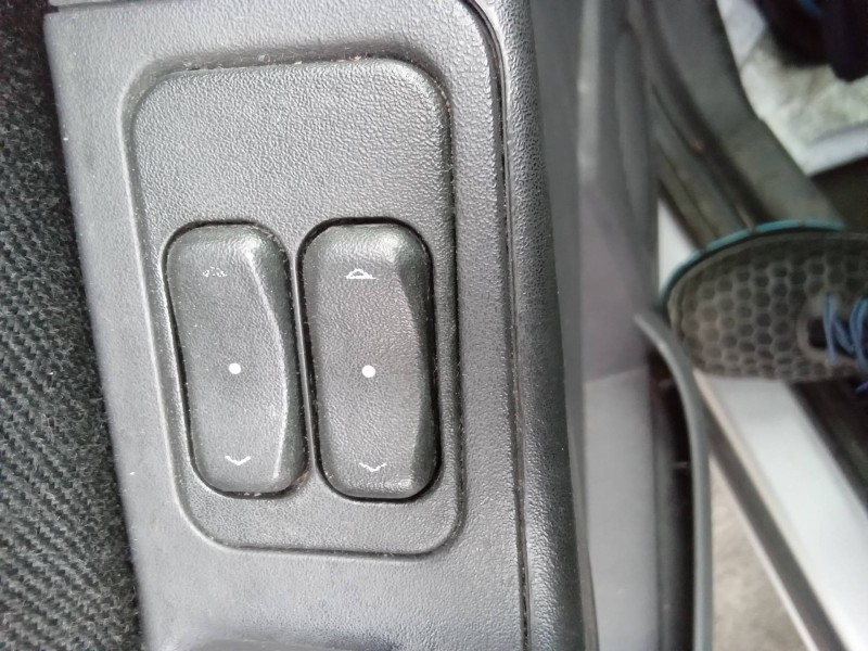 Recambio de mando elevalunas delantero izquierdo para opel meriva blue line referencia OEM IAM 13363202 24409205 