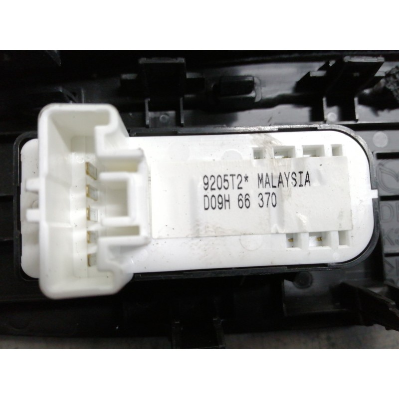 Recambio de mando elevalunas delantero derecho para mazda cx-3 evolution referencia OEM IAM D09H66370  