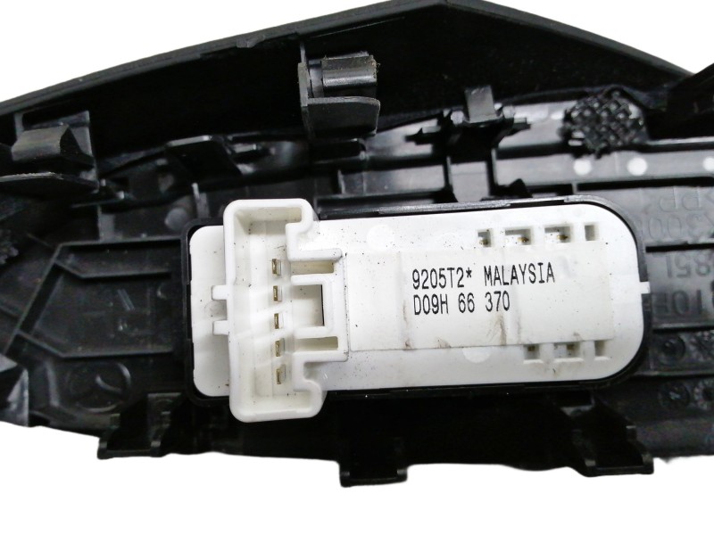 Recambio de mando elevalunas trasero derecho para mazda cx-3 evolution referencia OEM IAM D09H66370  