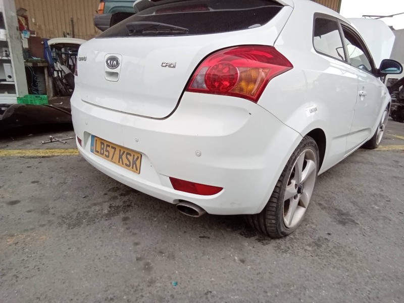 Recambio de paragolpes trasero para kia pro_cee´d emotion referencia OEM IAM   