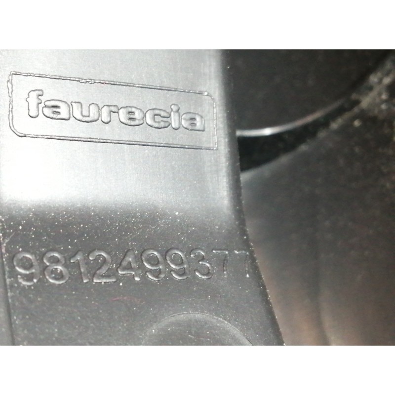 Recambio de apoyabrazos central para citroën c3 feel referencia OEM IAM 9812499377  