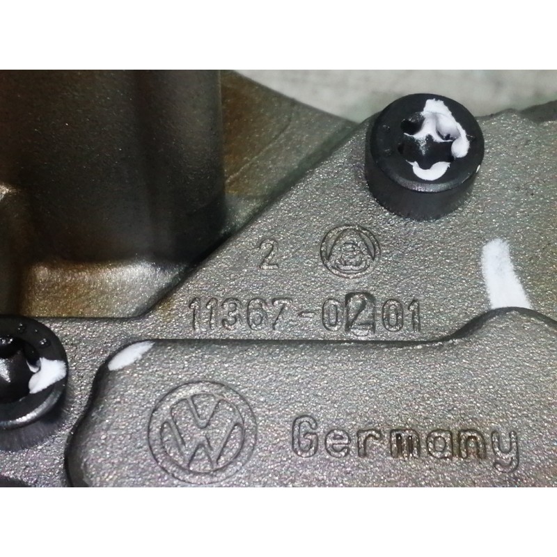 Recambio de bomba aceite para volkswagen golf vi (5k1) advance referencia OEM IAM 113670201 03C105Q 
