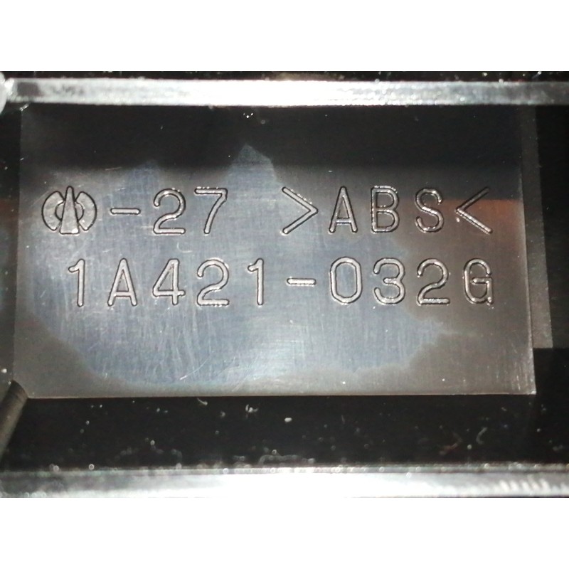 Recambio de cenicero para lexus is200 (ds2/is2) 220d referencia OEM IAM 1A421032G  