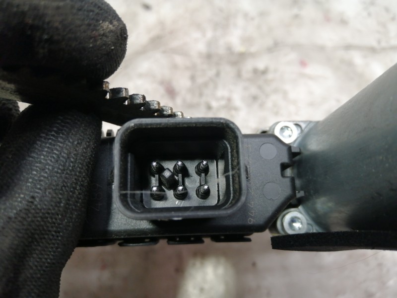 Recambio de elevalunas delantero derecho para opel astra h berlina cosmo referencia OEM IAM 994887100  