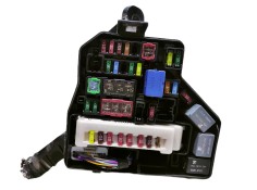 Recambio de caja reles / fusibles para toyota yaris active referencia OEM IAM 826620D100   2
