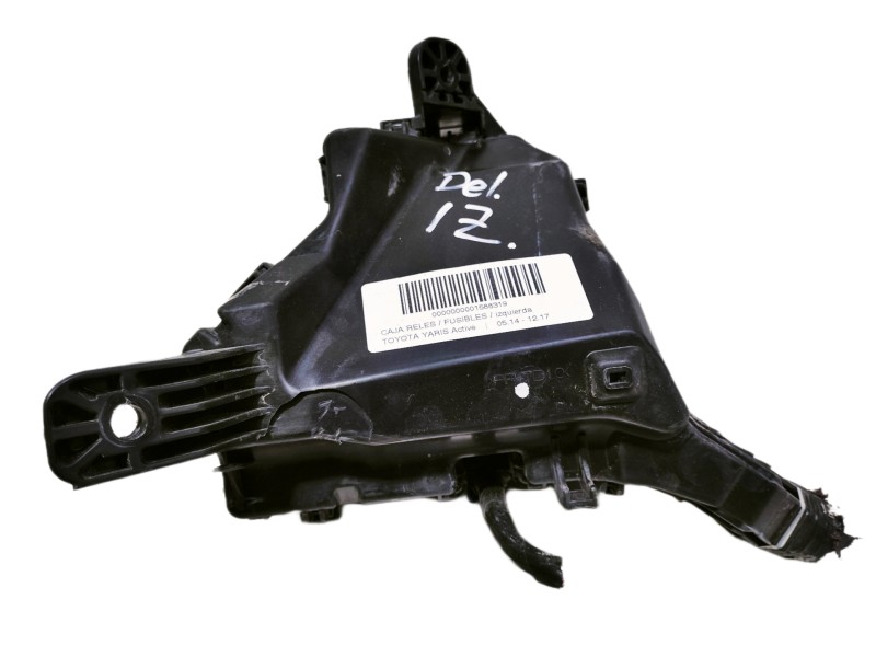 Recambio de caja reles / fusibles para toyota yaris active referencia OEM IAM 826620D100  