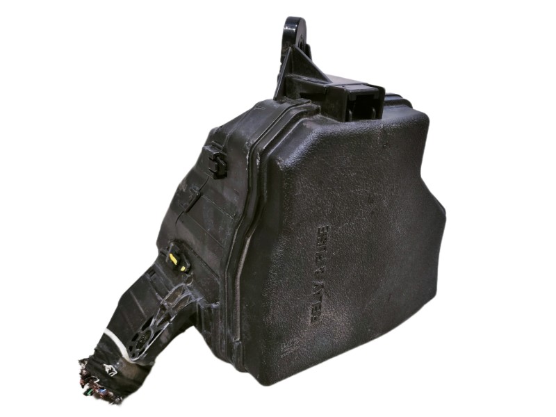 Recambio de caja reles / fusibles para toyota yaris active referencia OEM IAM 826620D100  