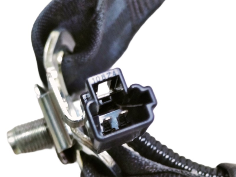 Recambio de enganche cinturon trasero derecho para toyota yaris active referencia OEM IAM G068302  