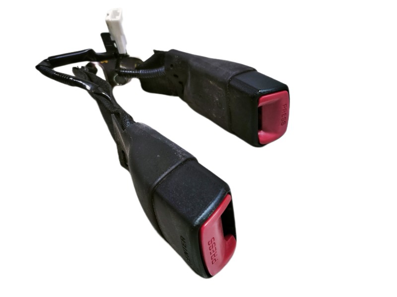 Recambio de enganche cinturon trasero izquierdo para toyota yaris active referencia OEM IAM 734800D120C0  