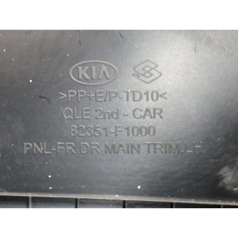 Recambio de guarnecido puerta delantera izquierda para kia sportage business 2wd referencia OEM IAM 82351F1000 82351F1000WK M823