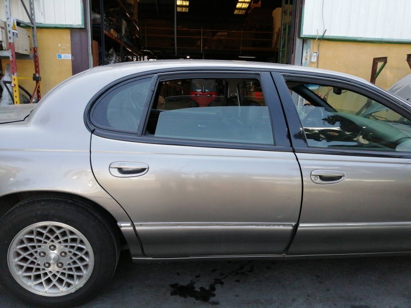 Recambio de puerta trasera derecha para chrysler new yorker (lh) básico referencia OEM IAM   