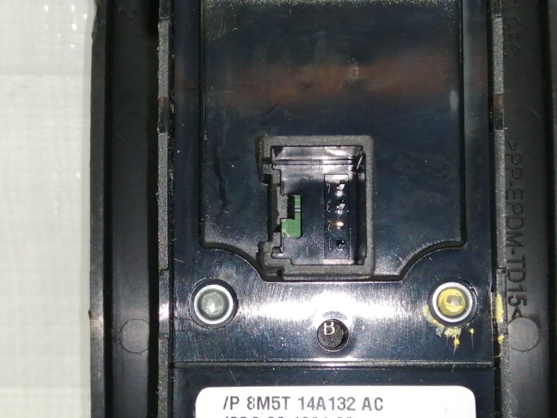 Recambio de mando elevalunas delantero izquierdo para ford kuga (cbv) titanium referencia OEM IAM 8M5T14A132AC 8M5T14A132 3S0031