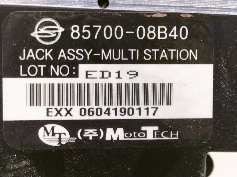 Recambio de pantalla multifuncion para ssangyong rexton 2.7 turbodiesel cat referencia OEM IAM 8570008B40  
