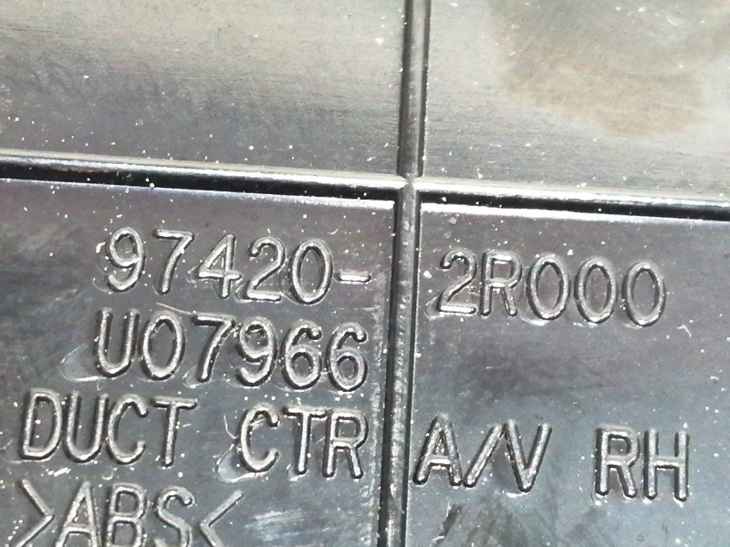 Recambio de rejilla aireadora para hyundai i30 classic referencia OEM IAM 974202R000  DELANTERA CENTRAL IZQUIERDA