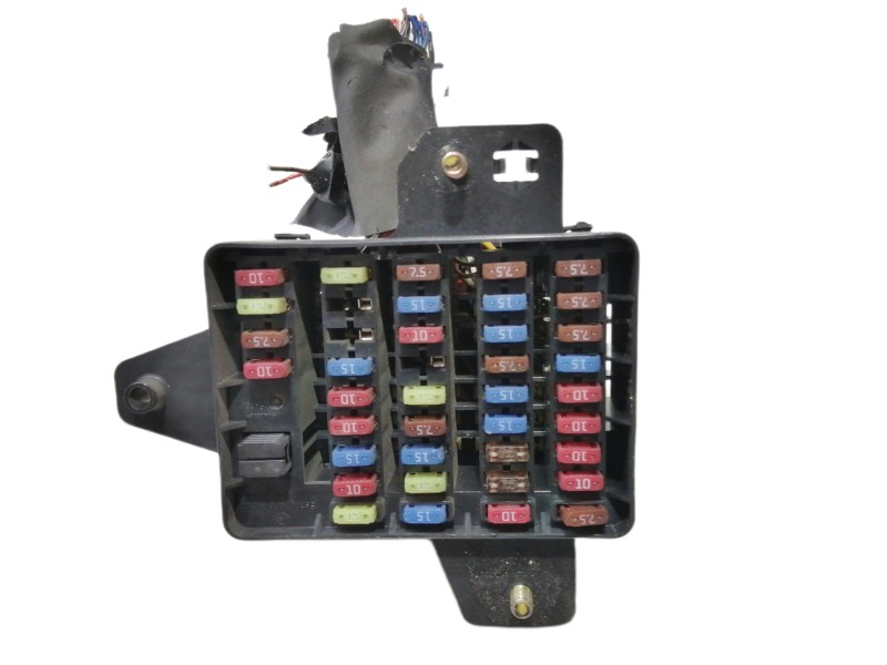 Recambio de caja reles / fusibles para ssangyong rexton 2.7 turbodiesel cat referencia OEM IAM 8211008000  