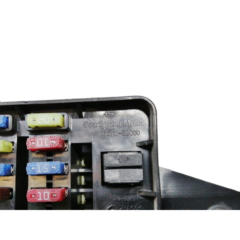 Recambio de caja reles / fusibles para ssangyong rexton 2.7 turbodiesel cat referencia OEM IAM 8211008000  