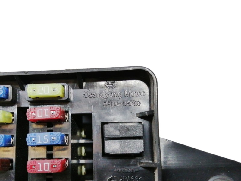 Recambio de caja reles / fusibles para ssangyong rexton 2.7 turbodiesel cat referencia OEM IAM 8211008000  