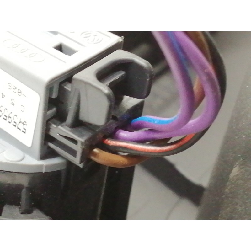 Recambio de moldura para seat arona style referencia OEM IAM 6F0863283A 6F0863283E 575959839A