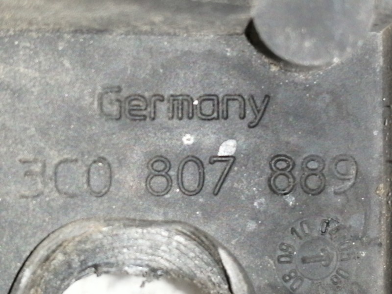 Recambio de soporte faro izquierdo para volkswagen passat berlina (3c2) trendline referencia OEM IAM 3C0807889  