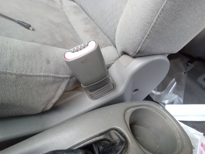 Recambio de enganche cinturon delantero derecho para chevrolet tacuma se referencia OEM IAM   