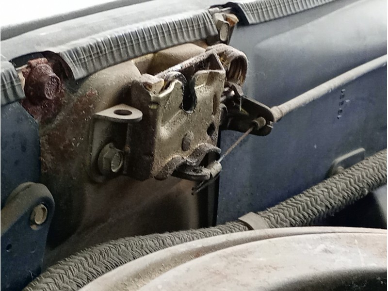 Recambio de cerradura capot para seat 131 referencia OEM IAM   