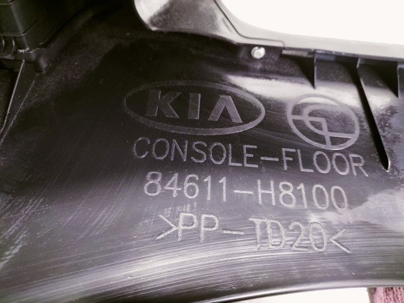 Recambio de apoyabrazos central para kia stonic (ybcuv) business referencia OEM IAM 84611H8100  