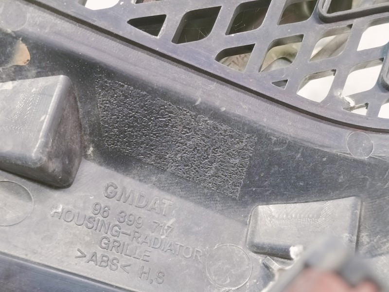 Recambio de rejilla delantera para chevrolet tacuma se referencia OEM IAM 96399717  